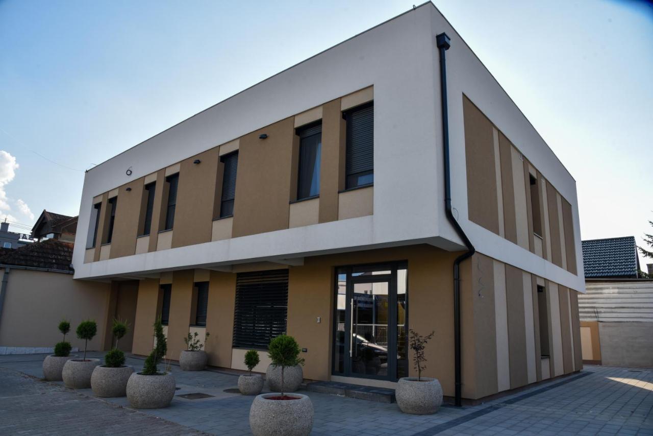 Šabac Merak Rooms & Caffe Bar מראה חיצוני תמונה