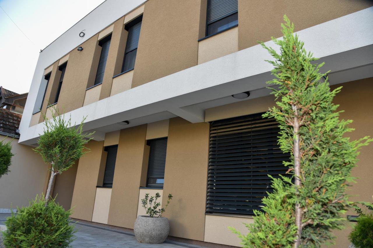Šabac Merak Rooms & Caffe Bar מראה חיצוני תמונה