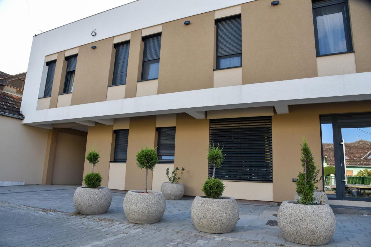 Šabac Merak Rooms & Caffe Bar מראה חיצוני תמונה
