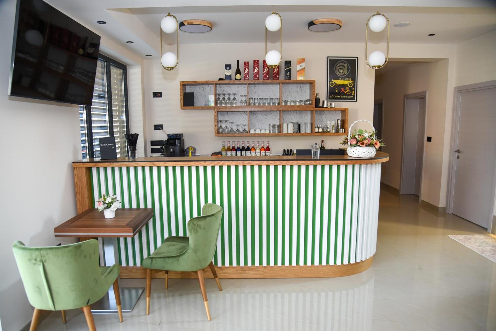 Šabac Merak Rooms & Caffe Bar מראה חיצוני תמונה